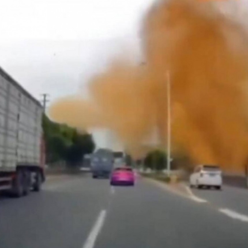 La sorprendente lluvia fecal en una carretera de China que oblig&oacute; a paralizar el tr&aacute;fico