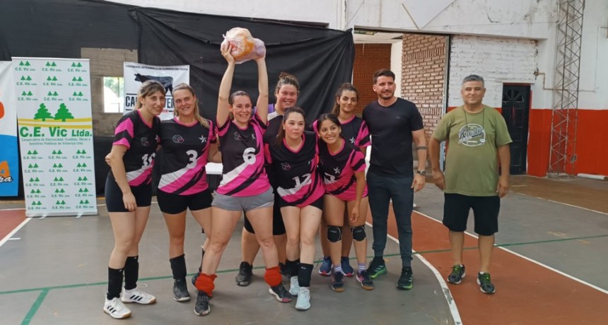 La Pampa: Con gran participaci&oacute;n se realiz&oacute; torneo de Maxi voley en Club Cochico de Victorica. 