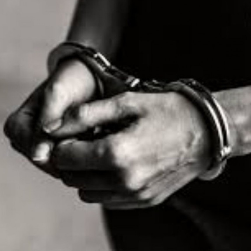 La Pampa: Investigan denuncia a una mujer policía por apremios. Una joven afirma que fue esposada y golpeada en la comisaría